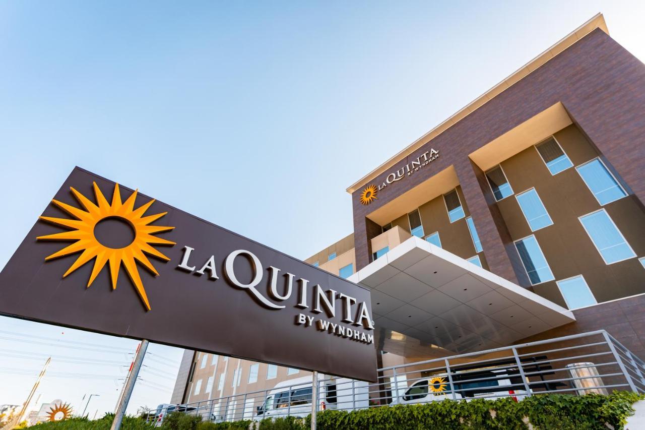 Hotel La Quinta By Wyndham Santiago Aeropuerto Exteriér fotografie